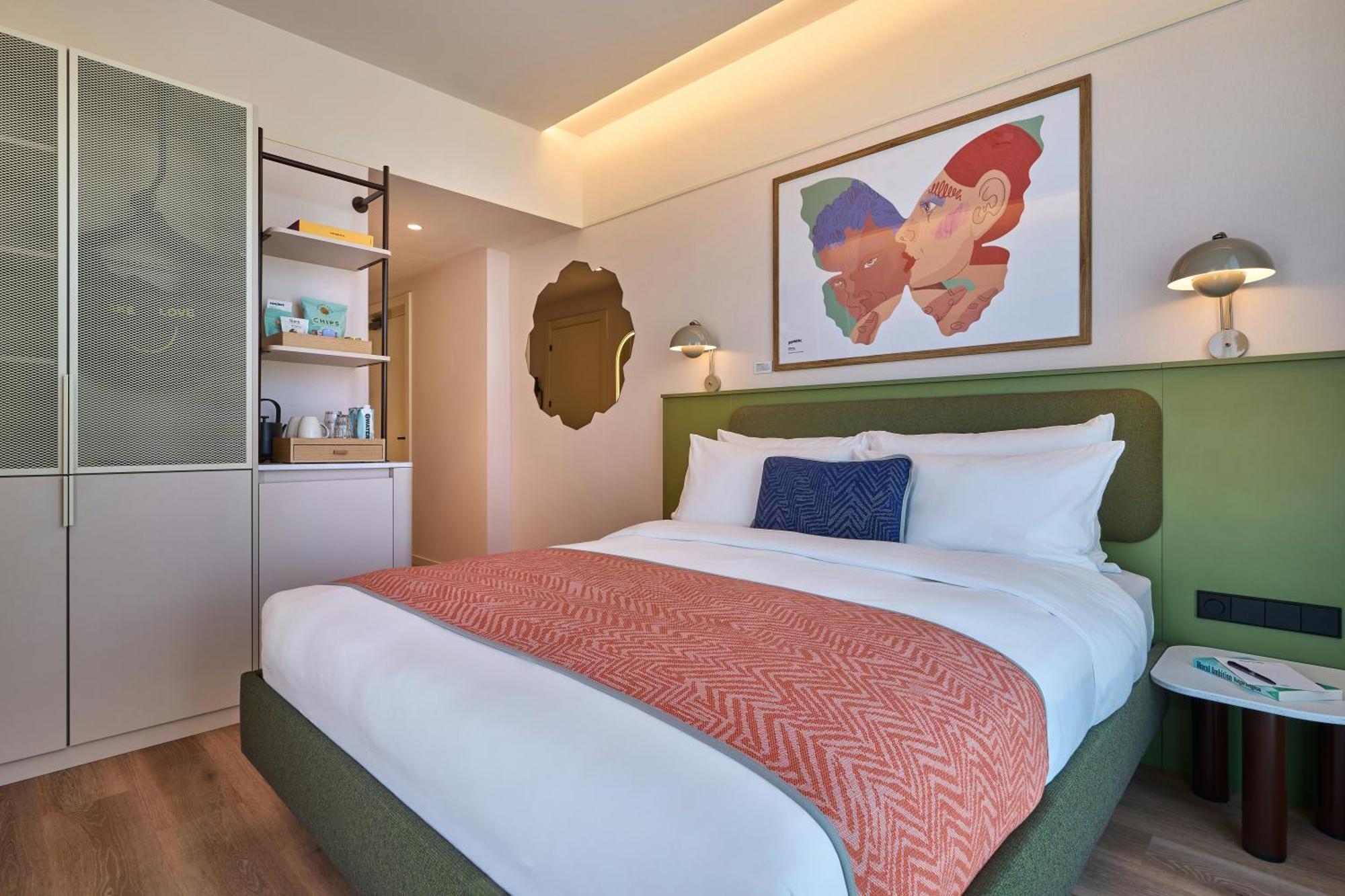 Double Room,1768515641:JPEG